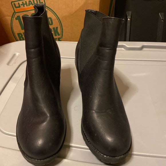 Chelsea Boot - Picture 3 of 6